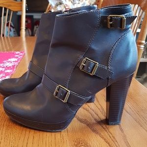 Simply Vera Vera Wang ankle boots